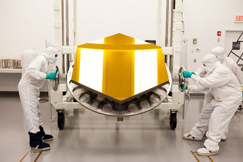 space-telescope-561370_1920.jpg