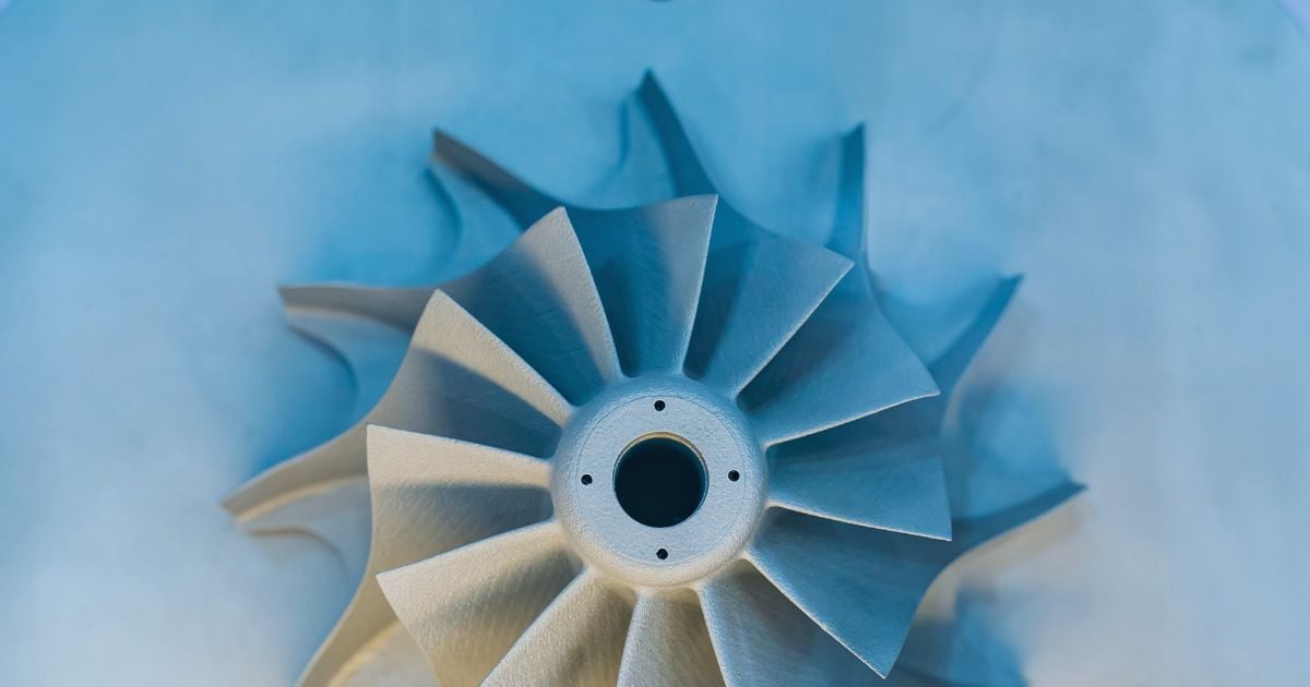 Metal fan component produced by additive manufacturing