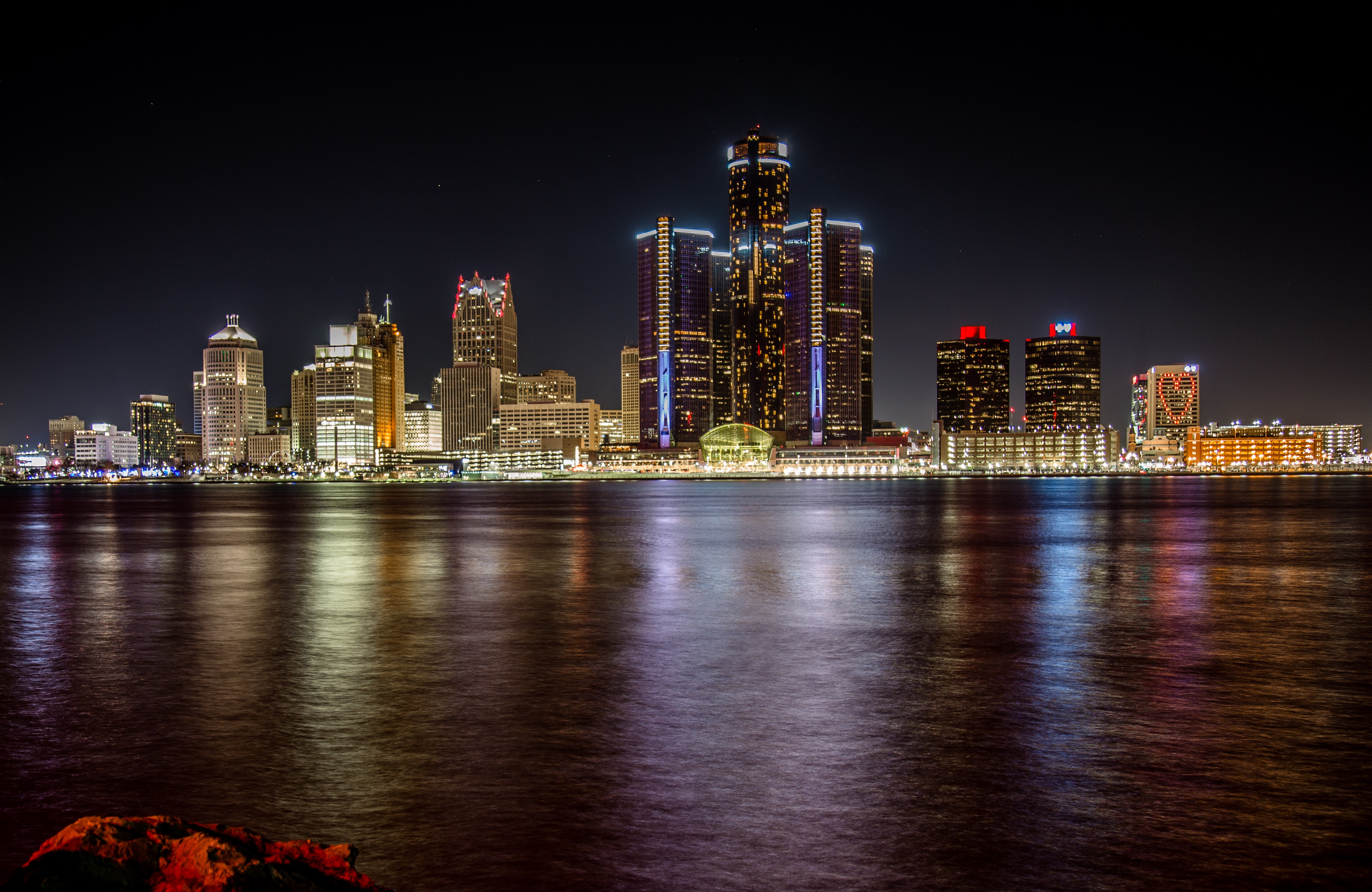 detroit skyline at night